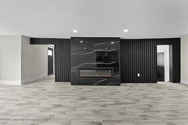 Building Photo - 523 Meyer St