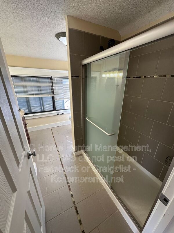 Building Photo - 2826 Harrison St