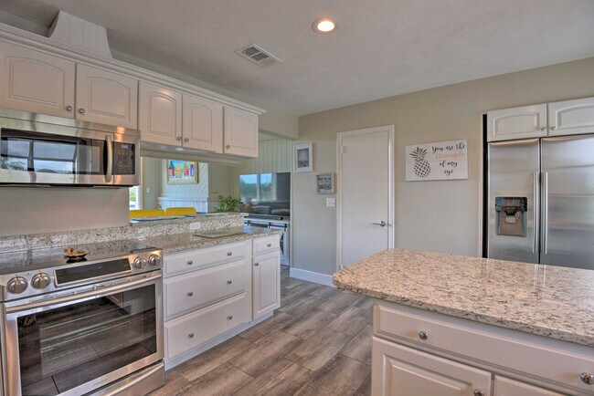 Building Photo - 726 Alden Dr