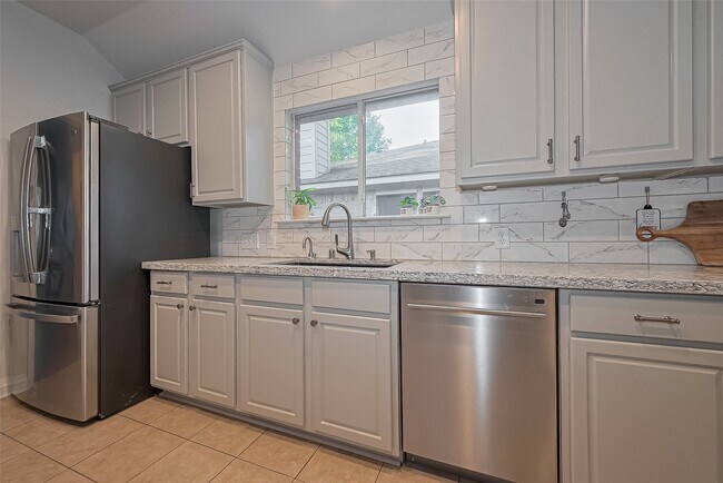 Building Photo - 119 Genesee Ridge Dr