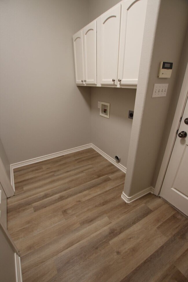 Building Photo - Coming Soon! - Beautiful 3 Bedroom, 2 Bath Home in Tyler! Gated Community!