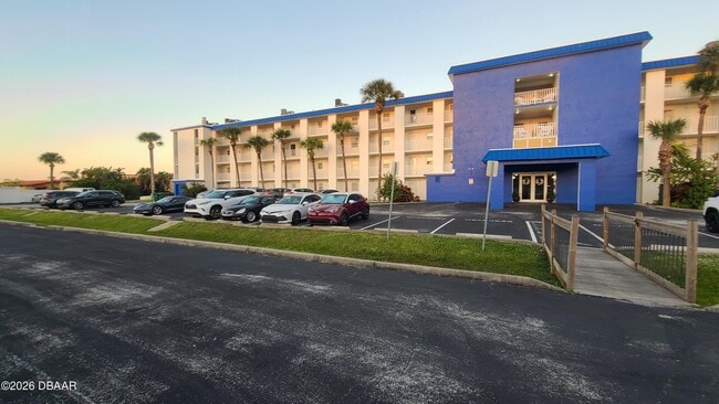 Building Photo - 3131 S Ridgewood Ave