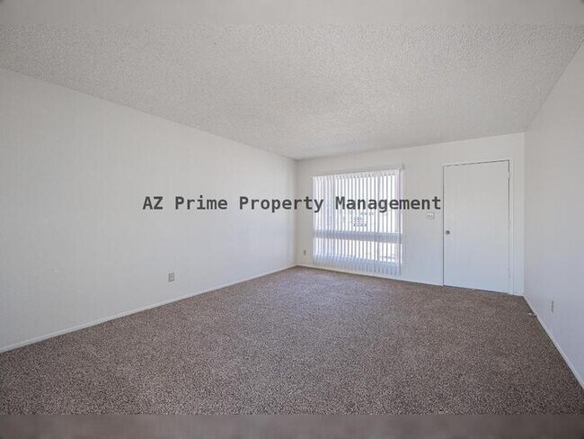 Building Photo - 8821 W Sahuaro Dr