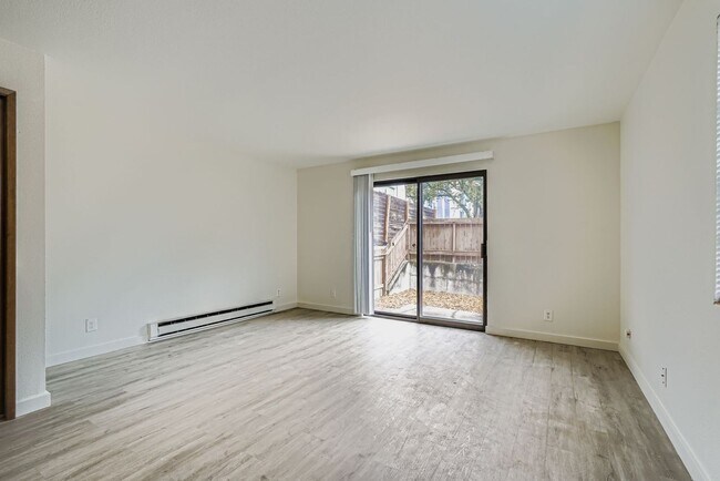 Building Photo - 927 28th Ave S