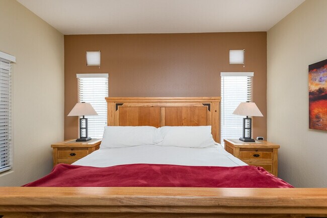 Building Photo - 9220 E Raintree Dr