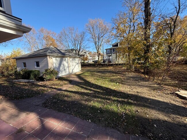 Building Photo - 79 Hovey St