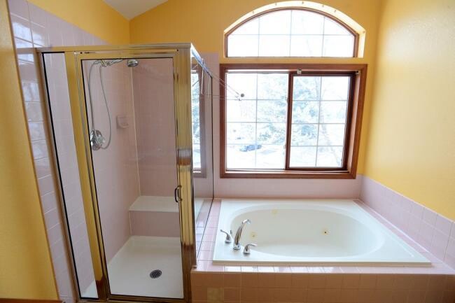 Building Photo - Sunny and Bright 5 bed, 4 bath Home with L...