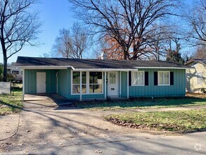 Building Photo - For Lease - 3 Bedroom 1 Bath House!