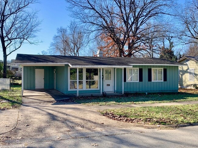 Building Photo - For Lease - 3 Bedroom 1 Bath House!