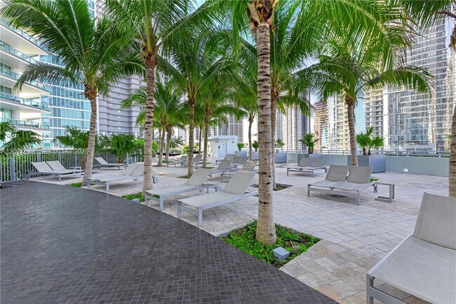 Building Photo - 900 Biscayne Blvd