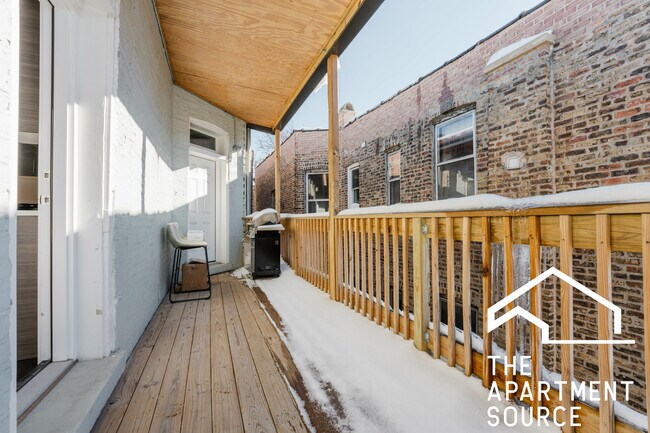 Building Photo - 2945 W Diversey Ave