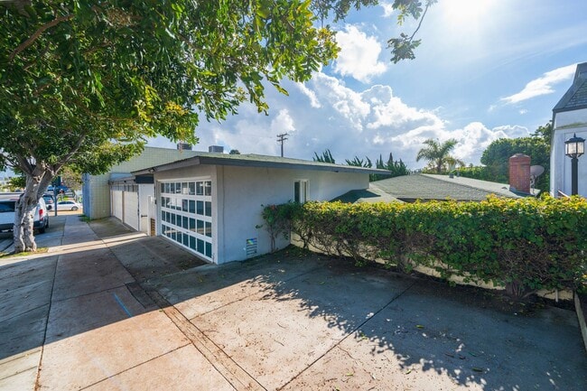 Building Photo - Private and Comfy Manhattan Beach Home