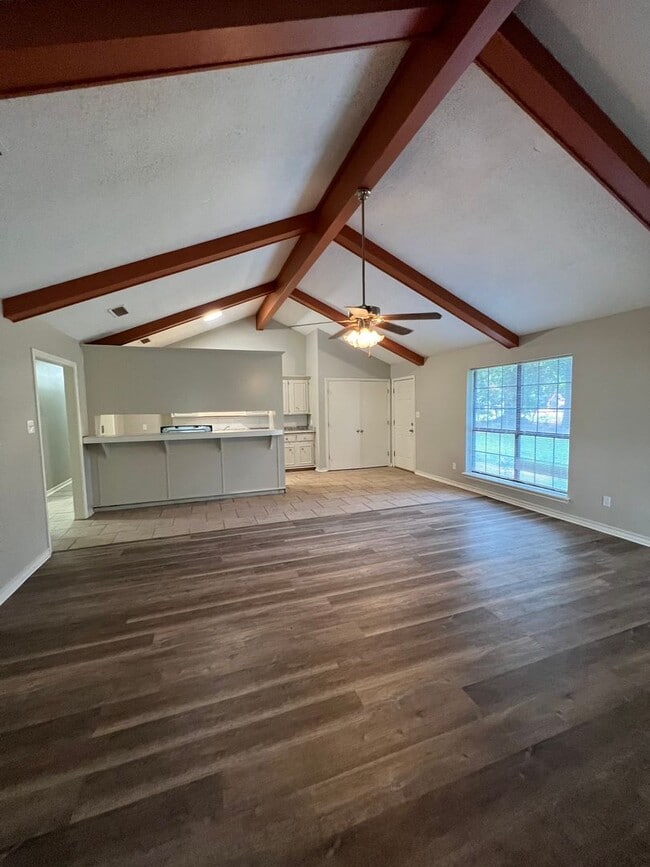 Building Photo - House For Rent!