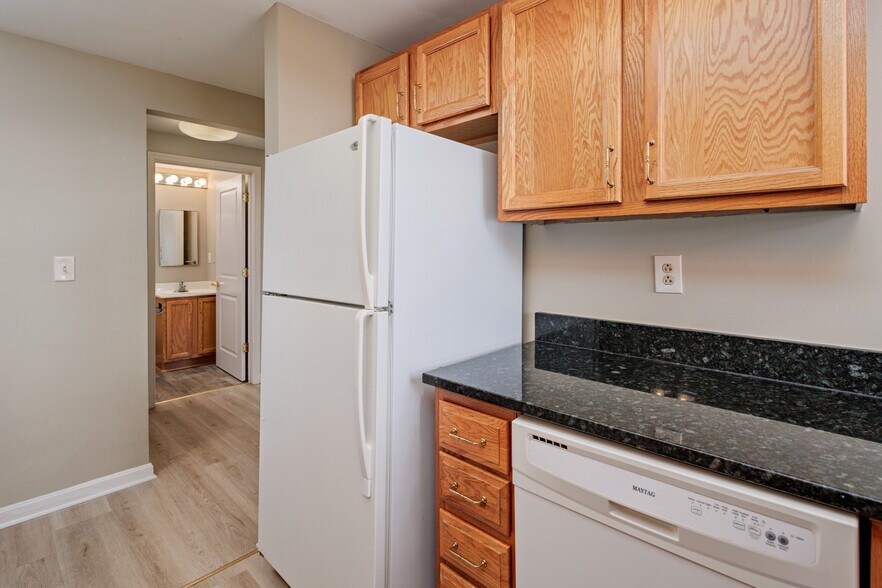 Building Photo - Astor Court Apartments