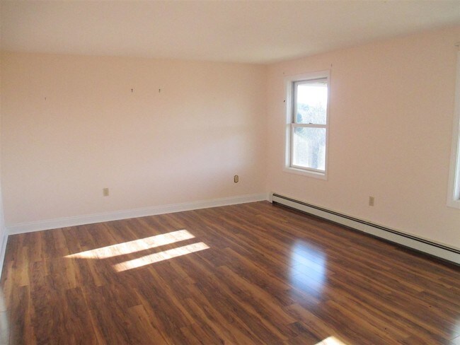 Building Photo - 37 Birch Ln