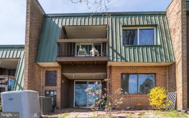 Building Photo - 707 Meadowview Ln