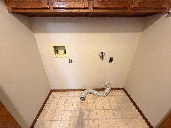 Building Photo - 1006 Nightingale Ln