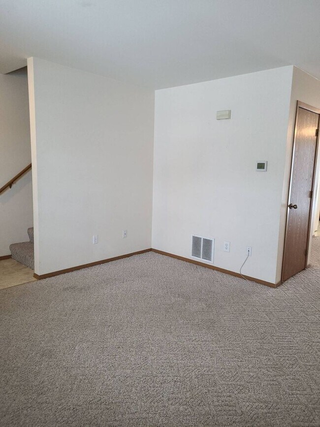 Building Photo - 1306-1308 Shaker Pl