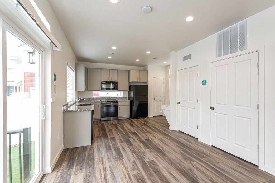 Building Photo - 4733 N Tower Dr