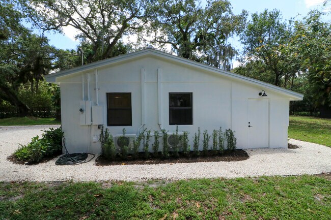 Building Photo - 2101 Riverland Rd