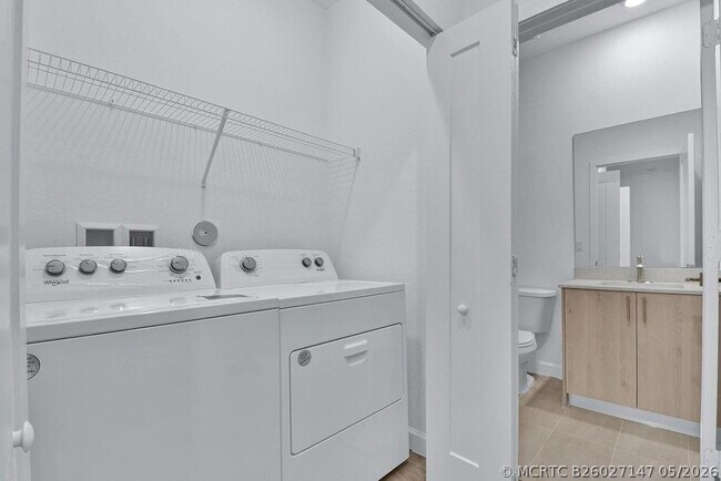 Building Photo - 4074 Highland Oaks Dr
