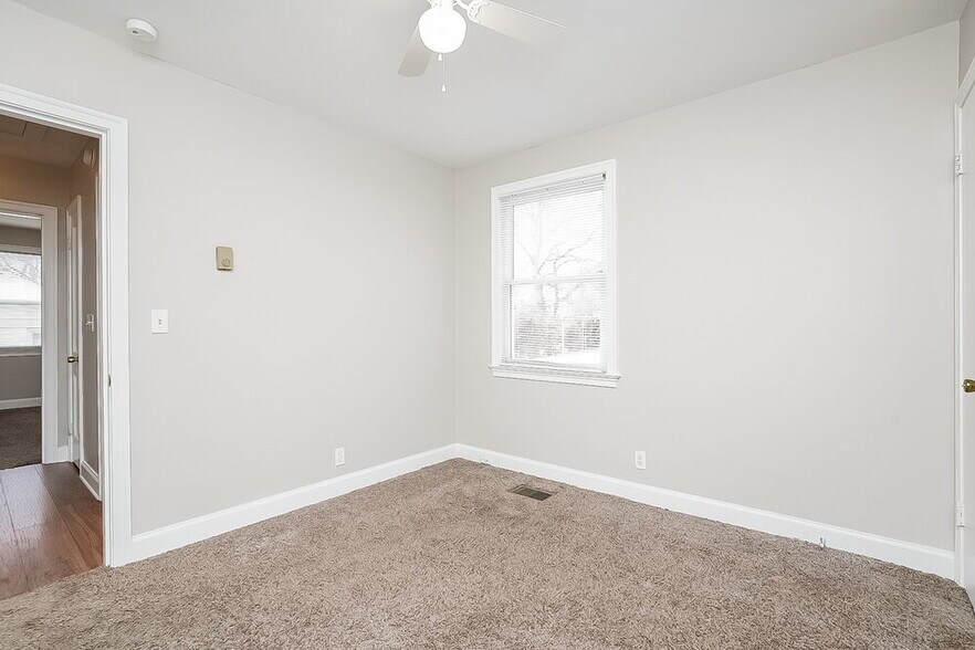 Building Photo - 1310 Venus Dr