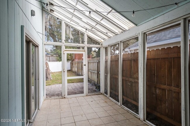 Building Photo - 1329 Cove Landing Dr