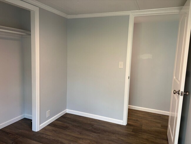 Building Photo - 2 BED, 1 BATH MOBILE HOME IN RANDLEMAN