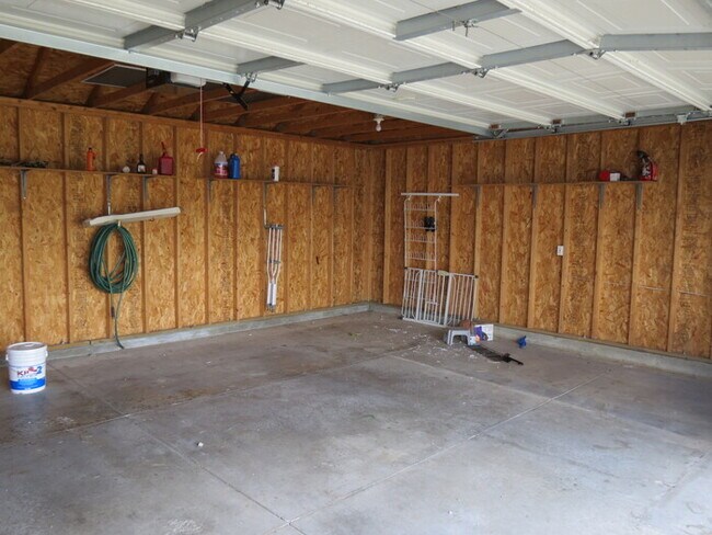 Building Photo - 4032 Grayson Dr, Obetz, OH 43207, USA