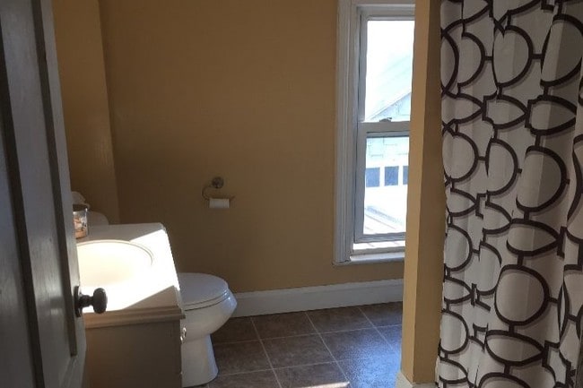 Building Photo - 623 Coffeen St