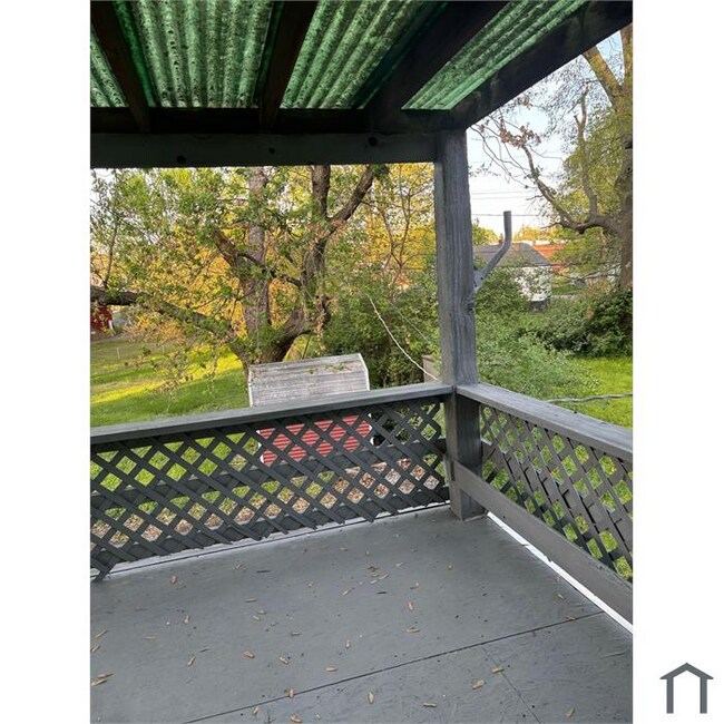 Building Photo - 7121 Manette Dr