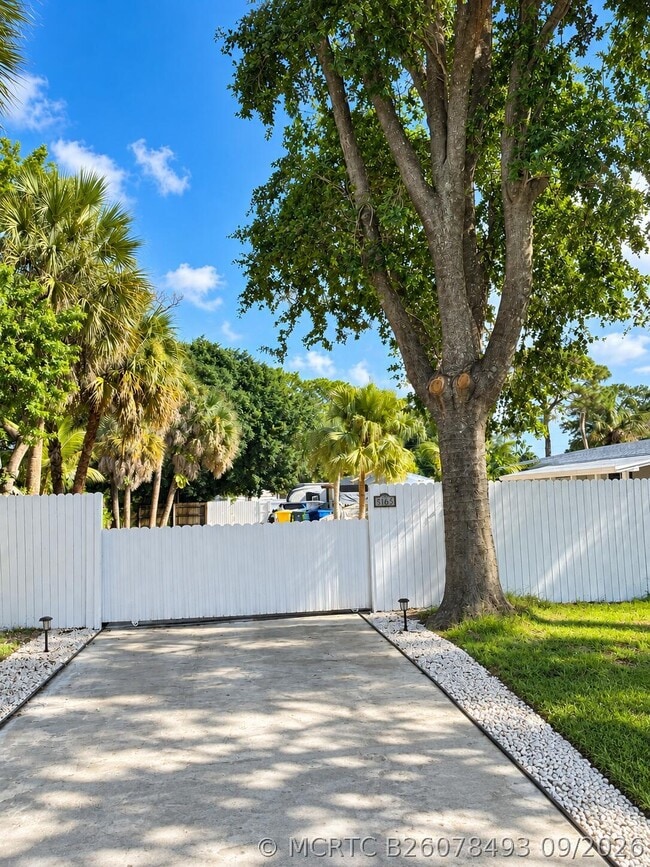 Building Photo - 5163 Club Rd