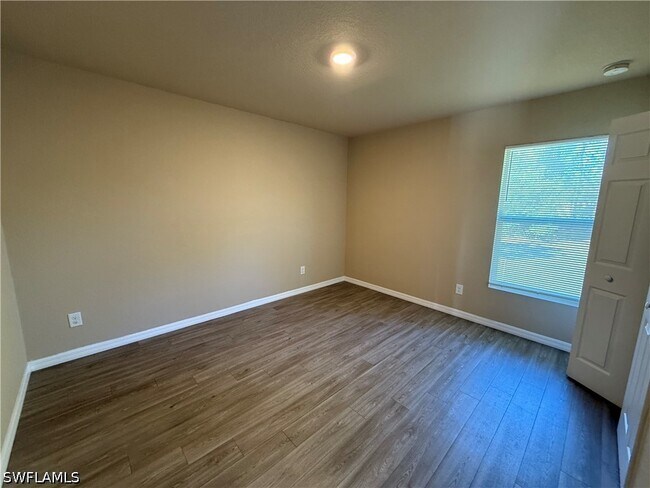 Building Photo - 6129 Laurelwood Dr