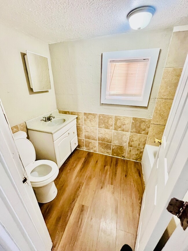 Building Photo - 620 N 6th Ave