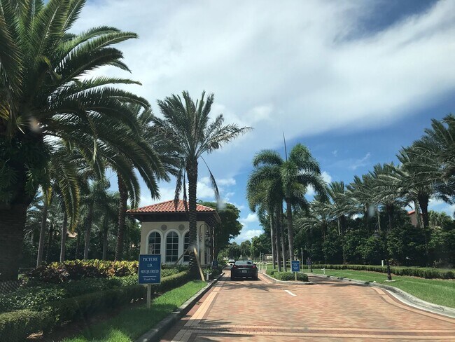 Building Photo - Rare Find! Gorgeous 3/2 villa with garage in Boca Pointe!