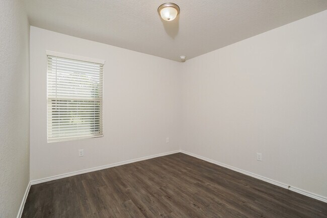 Building Photo - 3723 Somers Crest