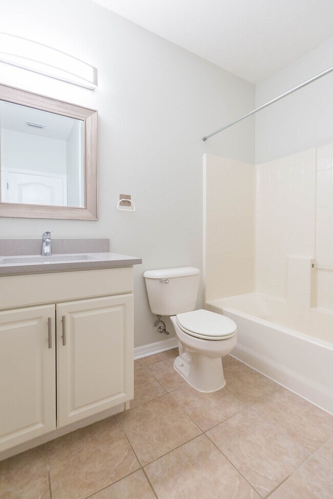 Secondary bathroom - 5808 Fishhawk Ridge Dr