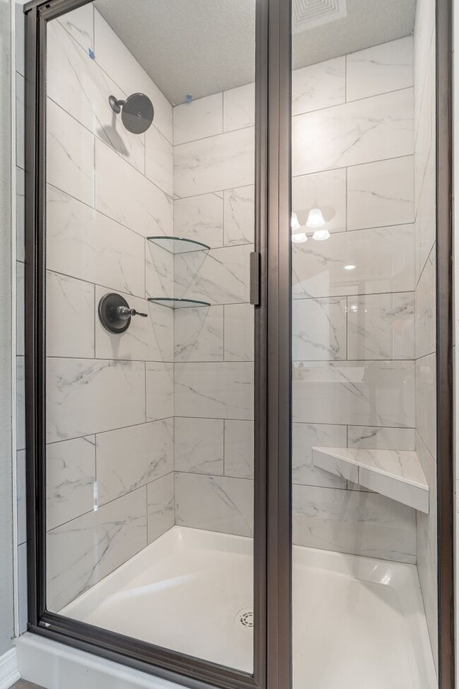 Building Photo - LIKE NEW 3-bedroom 2 bath Home in Bella Vista!!!