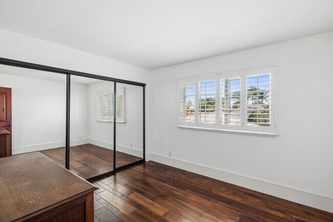 Building Photo - Charming 3BD Home in Coveted Newport Heights