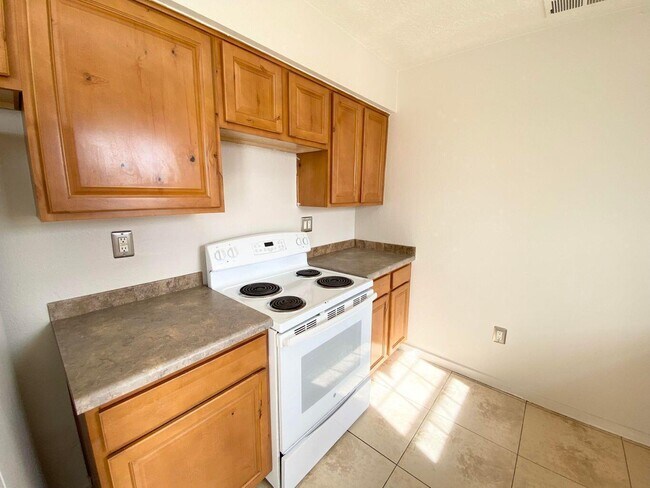 Building Photo - 910 11th Ave NW