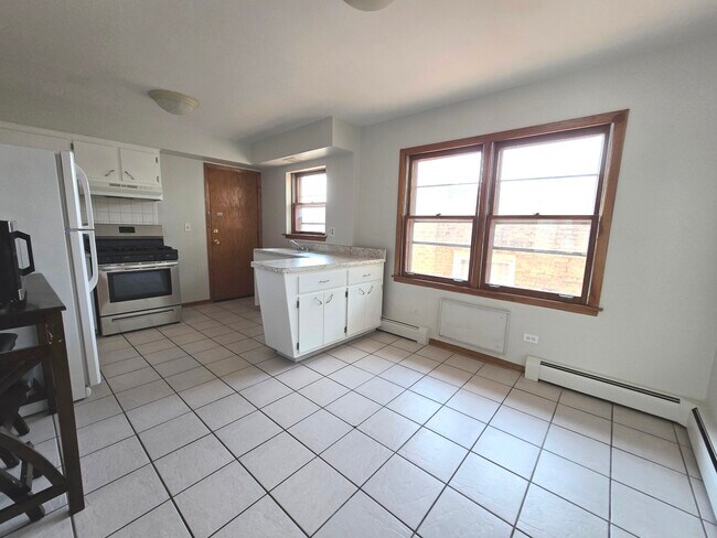 Building Photo - 6549 N Natoma Ave