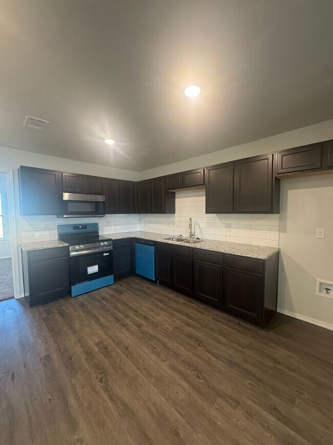 Building Photo - New build "Be the 1st to live THERE" 3/2/2 CISD 1/2 off special 1st month's rent