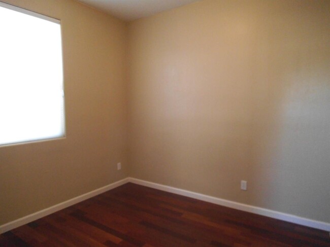 Building Photo - 887 Lemieux Ln