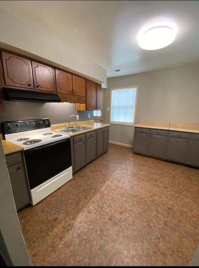 Building Photo - 7854 Captain- 2 Bdrm 1 Bath