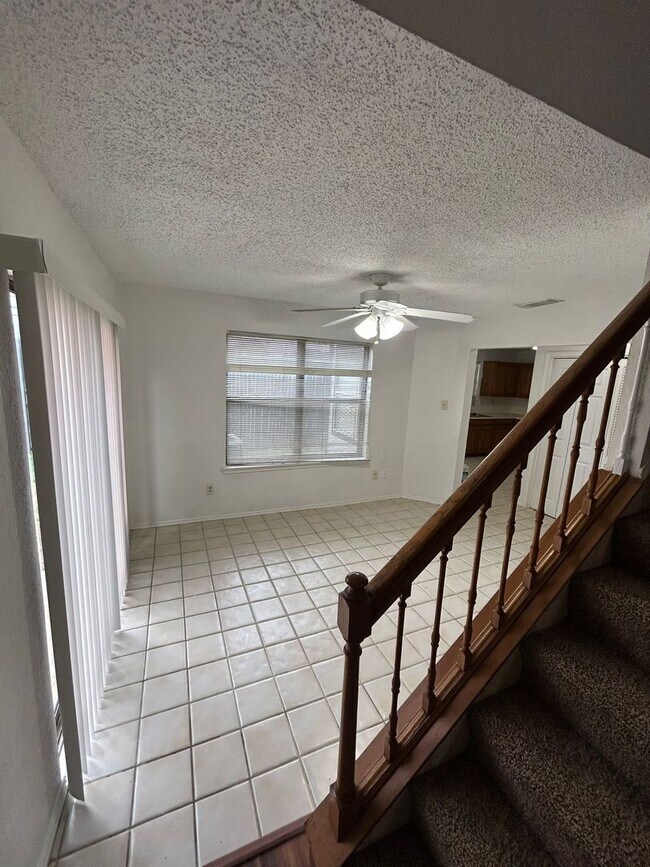 Building Photo - 1305 White Lake Dr