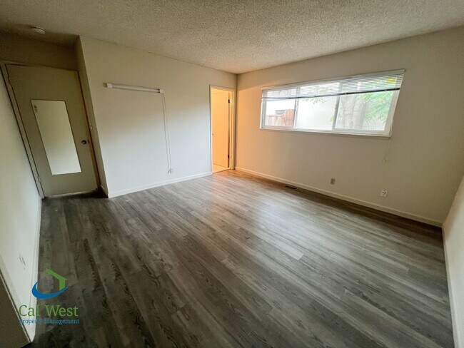 Building Photo - $2895 -  Downstairs 2 Bed 1.5 Bath-Updated Kitchen near Westgate Center