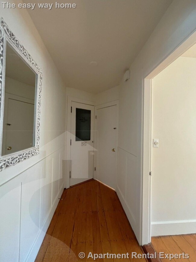 Building Photo - Cambridgeport 3rd floor 1 Bedroom for $285...