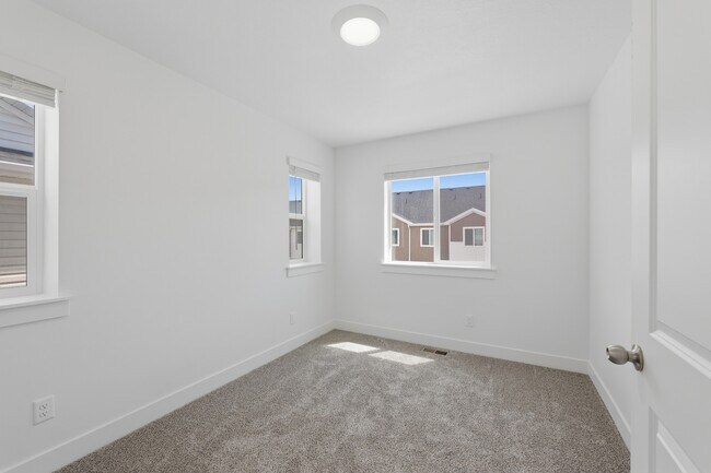 Building Photo - 961 W 1000 N