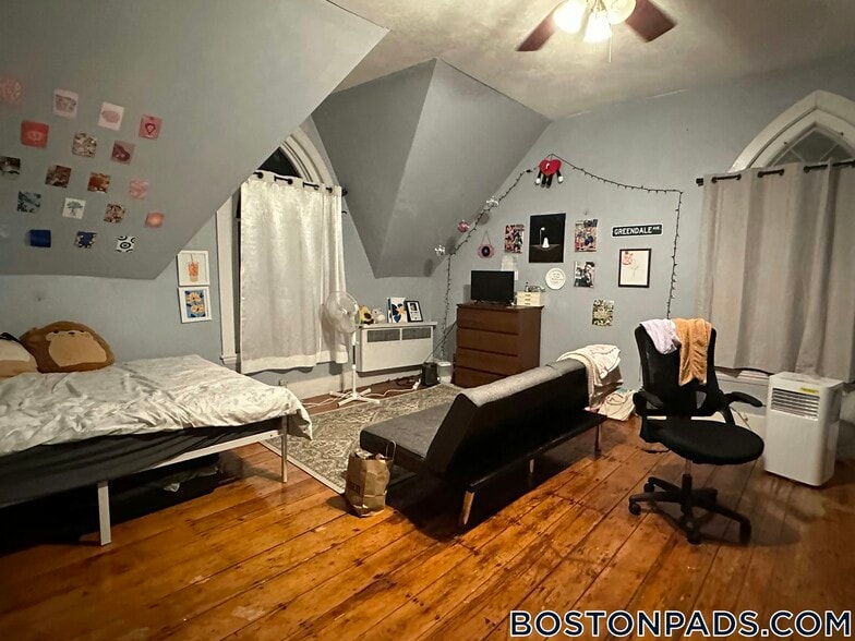 Primary Photo - 139 Hillside St