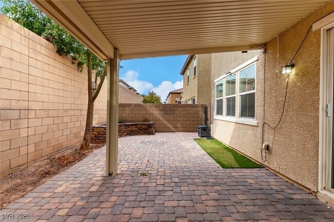 Building Photo - 945 Spiracle Ave